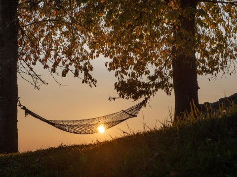 Hamak ogrodowy sznurkowy siatka drewniane poprzeczki boho pleciony biały Hamak ogrodowy sznurkowy siatka drewniane poprzeczki boho pleciony biały