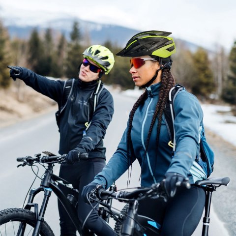 Kask rowerowy MTB z odpinanym daszkiem tylną lampką USB 57-62 cm - czarno-żółty