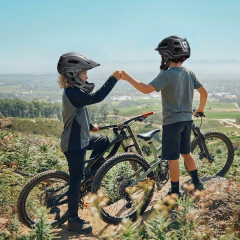 Kask rowerowy fullface dziecięcy z tylną lampką USB 52-56 cm - szary
