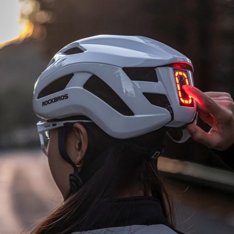 Kask rowerowy ze zintegrowanym oświetleniem wielokierunkowym USB-C 57-61 cm - biały