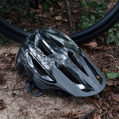 Kask na rower górski z regulowanym daszkiem zapięciem magnetycznym 58-62 cm - tytanowy