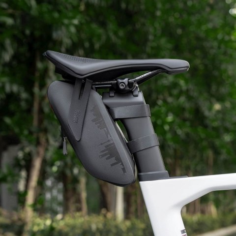 Torba rowerowa podsiodłowa z inteligentną lampką tylną 0.8 l - czarna