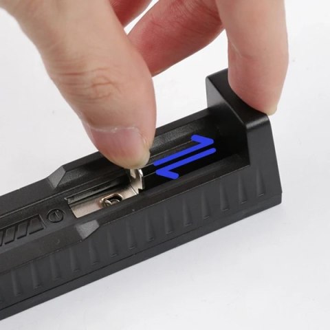 Akumulatory Li-Ion 3.7V 1300mAh z ładowarką 4 szt.