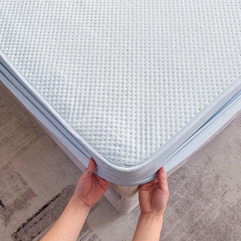 Mata letnia beżowa na łóżko 1.8x2.0m materiał włókno wiskozowe