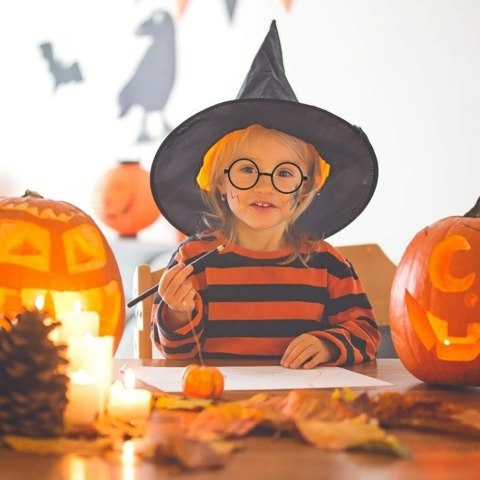 Akcesoria czarodzieja: 16 okrągłych akcesoriów na Halloween, czarny kolor, plastik